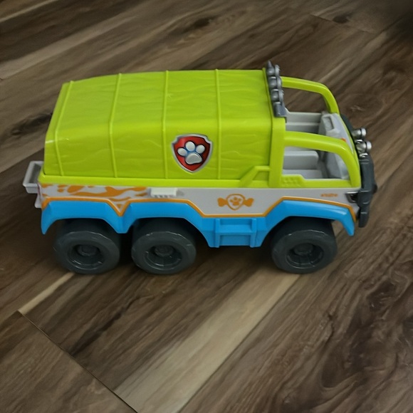 Paw patrol vehicle. Makes sounds and lights up. - Picture 4 of 7